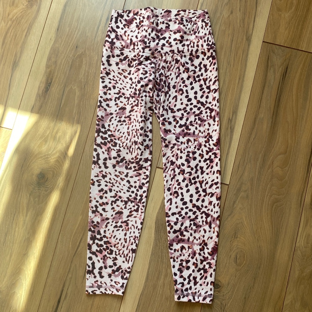 Old navy cheetah print capri leggings